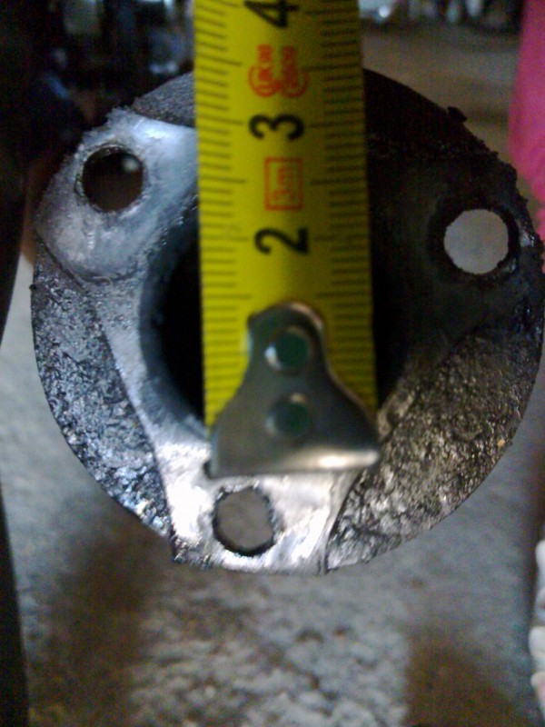 Diametro del tubo ese que tiene el escape ( 2,3 cm )